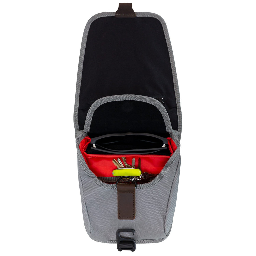 VuzMoto VEHICLE ACCESSORIES Mini Tank Bag With Phone Window, Magnetic Mounting System, Multiple Compartments And Leather Finish 6 VuzMoto VEHICLE ACCESSORIES Mini Tank Bag With Phone Window, Magnetic Mounting System, Multiple Compartments And Leather Finish