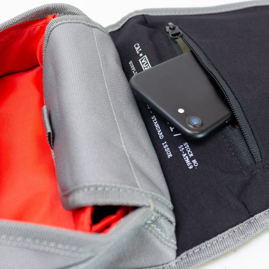 VuzMoto VEHICLE ACCESSORIES Mini Tank Bag With Phone Window, Magnetic Mounting System, Multiple Compartments And Leather Finish 8 VuzMoto VEHICLE ACCESSORIES Mini Tank Bag With Phone Window, Magnetic Mounting System, Multiple Compartments And Leather Finish