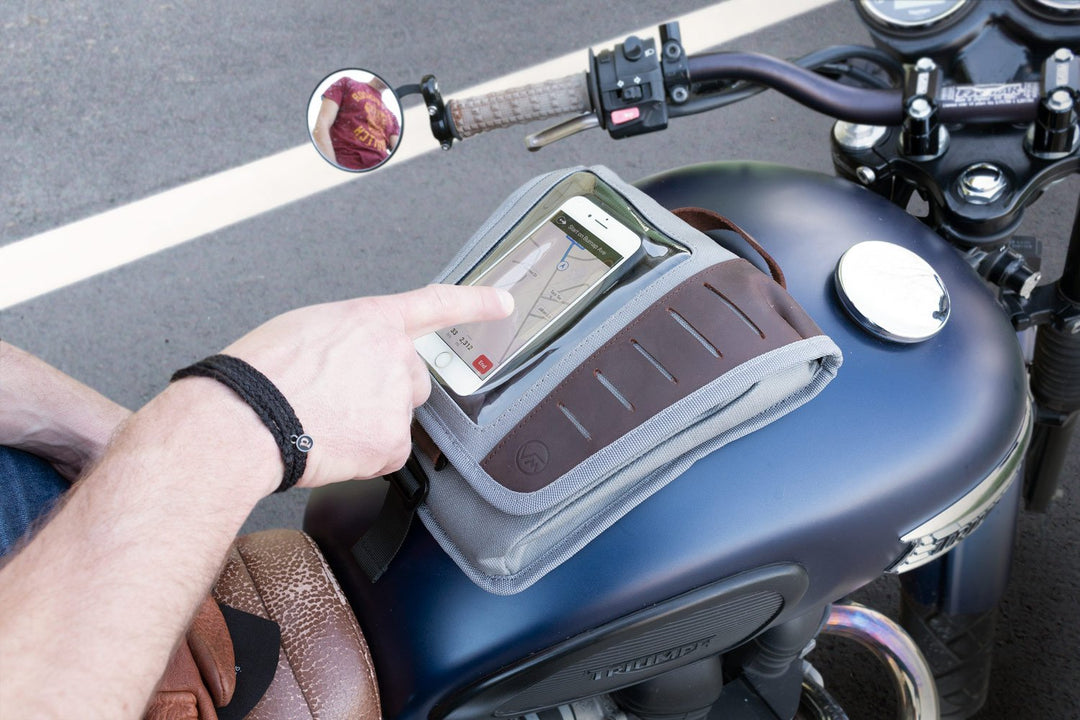 VuzMoto VEHICLE ACCESSORIES Mini Tank Bag With Phone Window, Magnetic Mounting System, Multiple Compartments And Leather Finish 2 VuzMoto VEHICLE ACCESSORIES Mini Tank Bag With Phone Window, Magnetic Mounting System, Multiple Compartments And Leather Finish